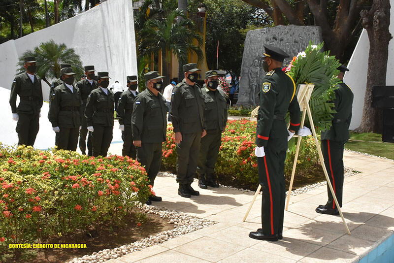ofrenda-floral-ejercito-mausoleo-plaza-revolucion